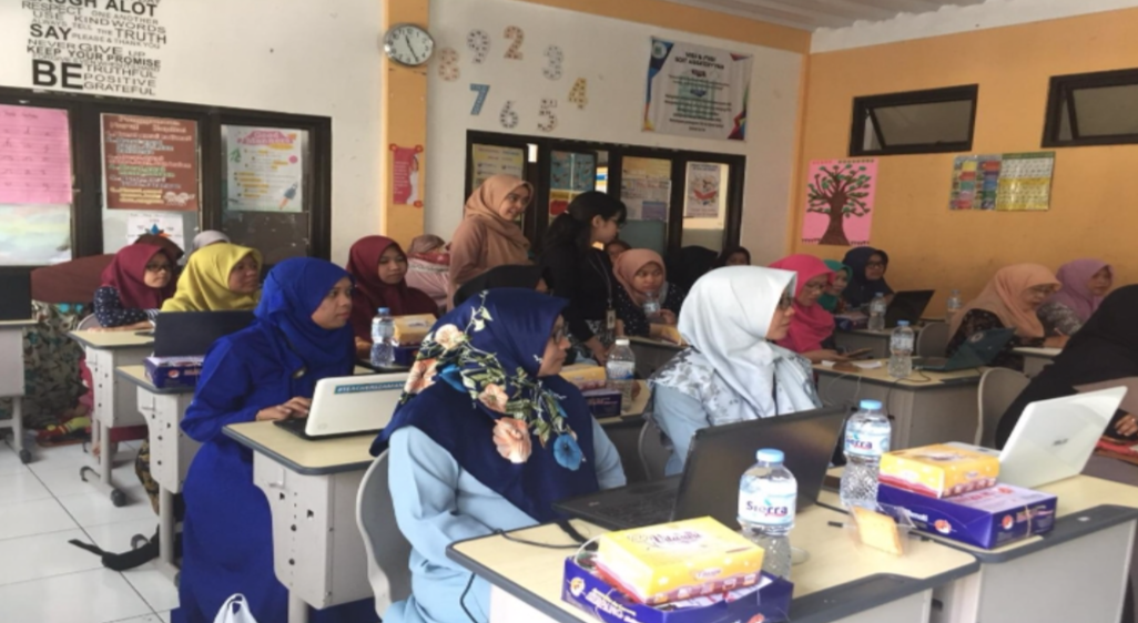 Pelatihan Pengelolaan Keuangan Sekolah Assa’idiyyah Kecamatan Kutawaringin, Kabupaten Bandung